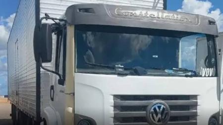 Grupo armado rende caminhoneiro e obriga vítima a fazer Pix de R$ 6 mil na BR-251 em Salinas