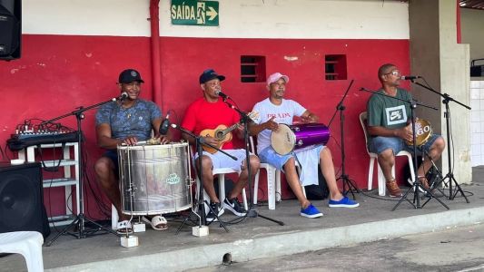 Grupo de pagode faz show antes de Villa Nova x Cruzeiro