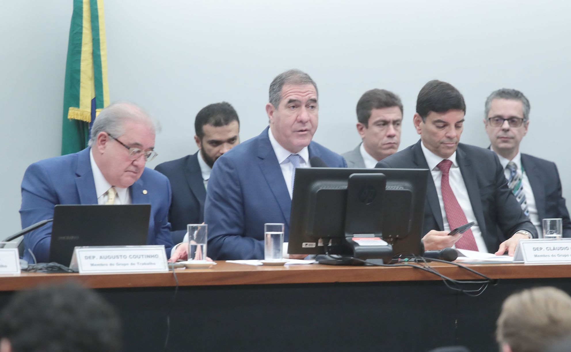 Tributária: imposto do pecado atingirá jogos de azar, apostas e carros elétricos, indica relatório