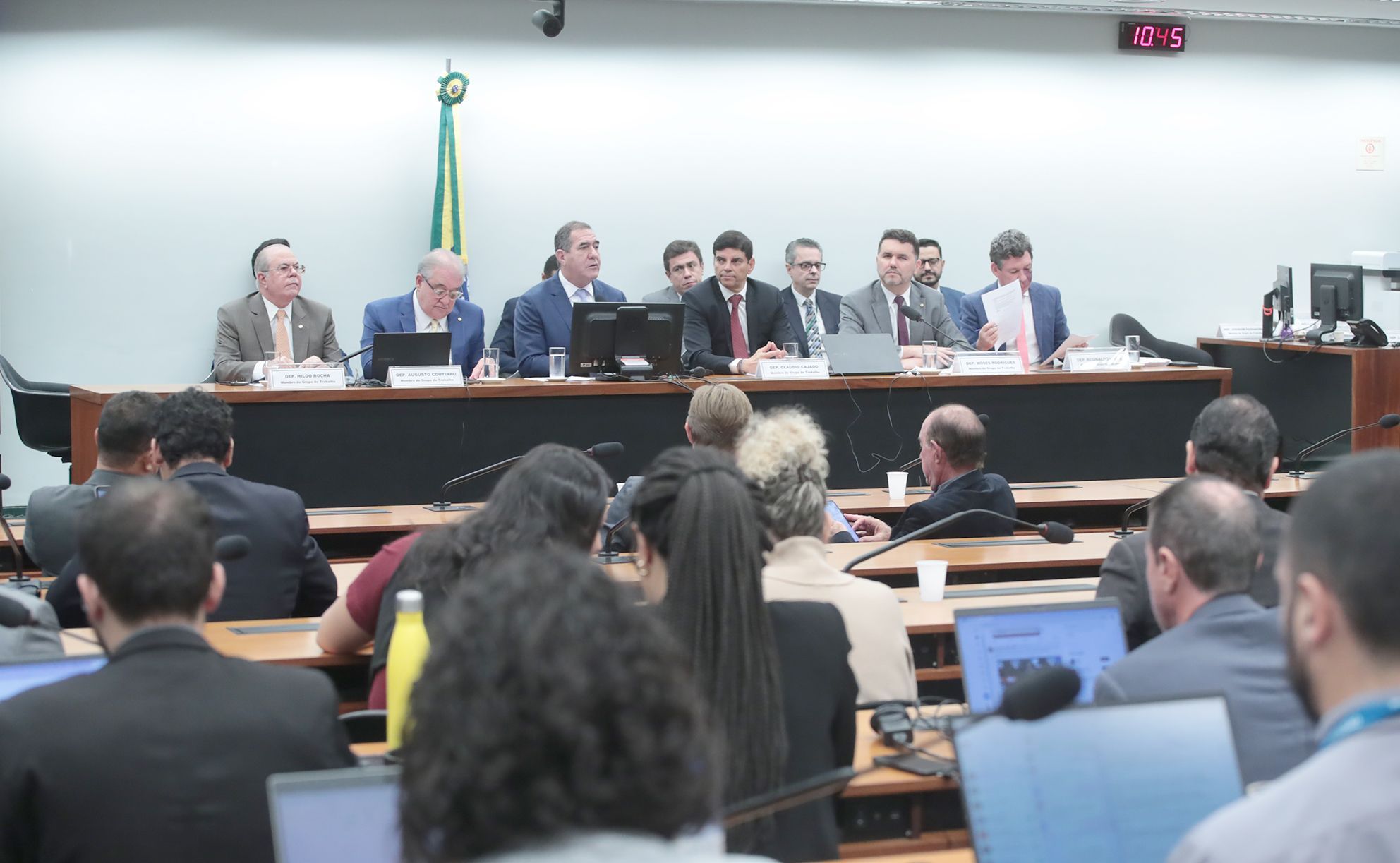Reforma tributária: deputados criam 'nanoempreendedor' com isenção para quem recebe até R$ 40,5 mil; entenda