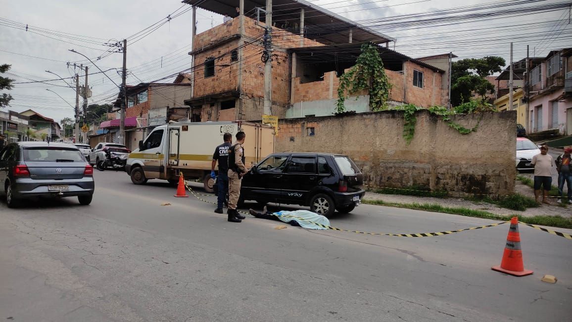 Bandidos fortemente armados matam dono de padaria e ferem esposa dele na Grande BH