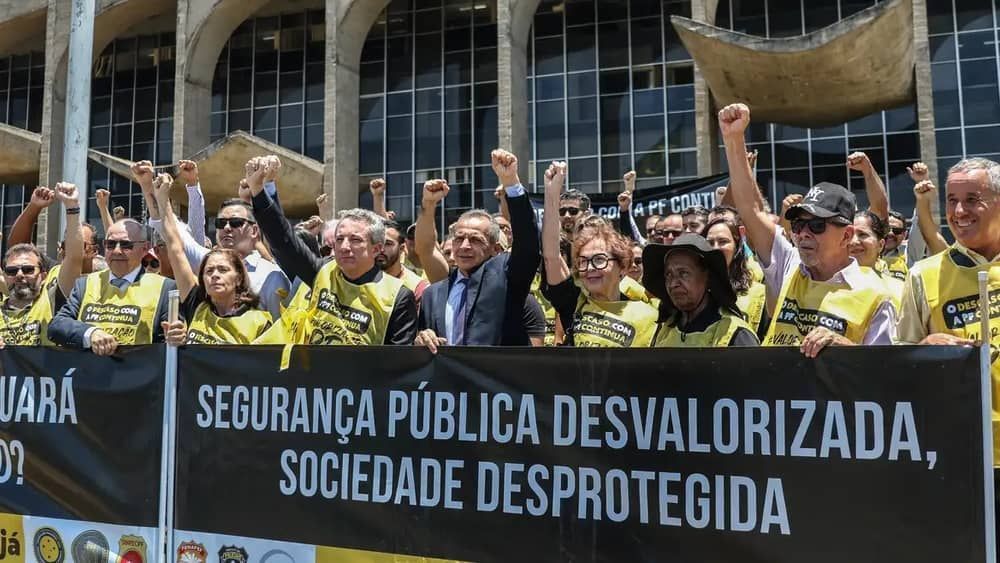 Agentes da Polícia Federal protestam por melhores salários e valorização da carreira
