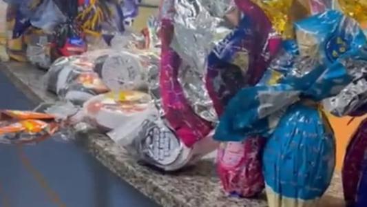 Grupo tenta furtar R$ 3,5 mil em ovos de páscoa e arranja confusão em supermercado do RJ