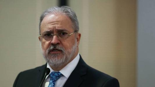 Grupos que apoiam o presidente Lula defendem a recondução de Augusto Aras na PGR