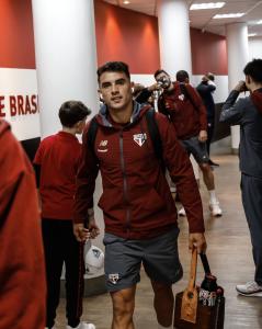 Enzo Díaz foi relacionado para o jogo contra o Mirassol
