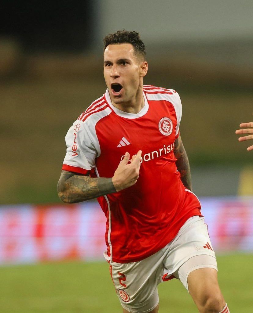 Coudet anuncia saída do lateral Hugo Mallo do Inter