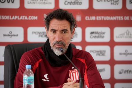 Eduardo Domínguez, técnico do Estudiantes-ARG, pode estar a caminho do Atlético