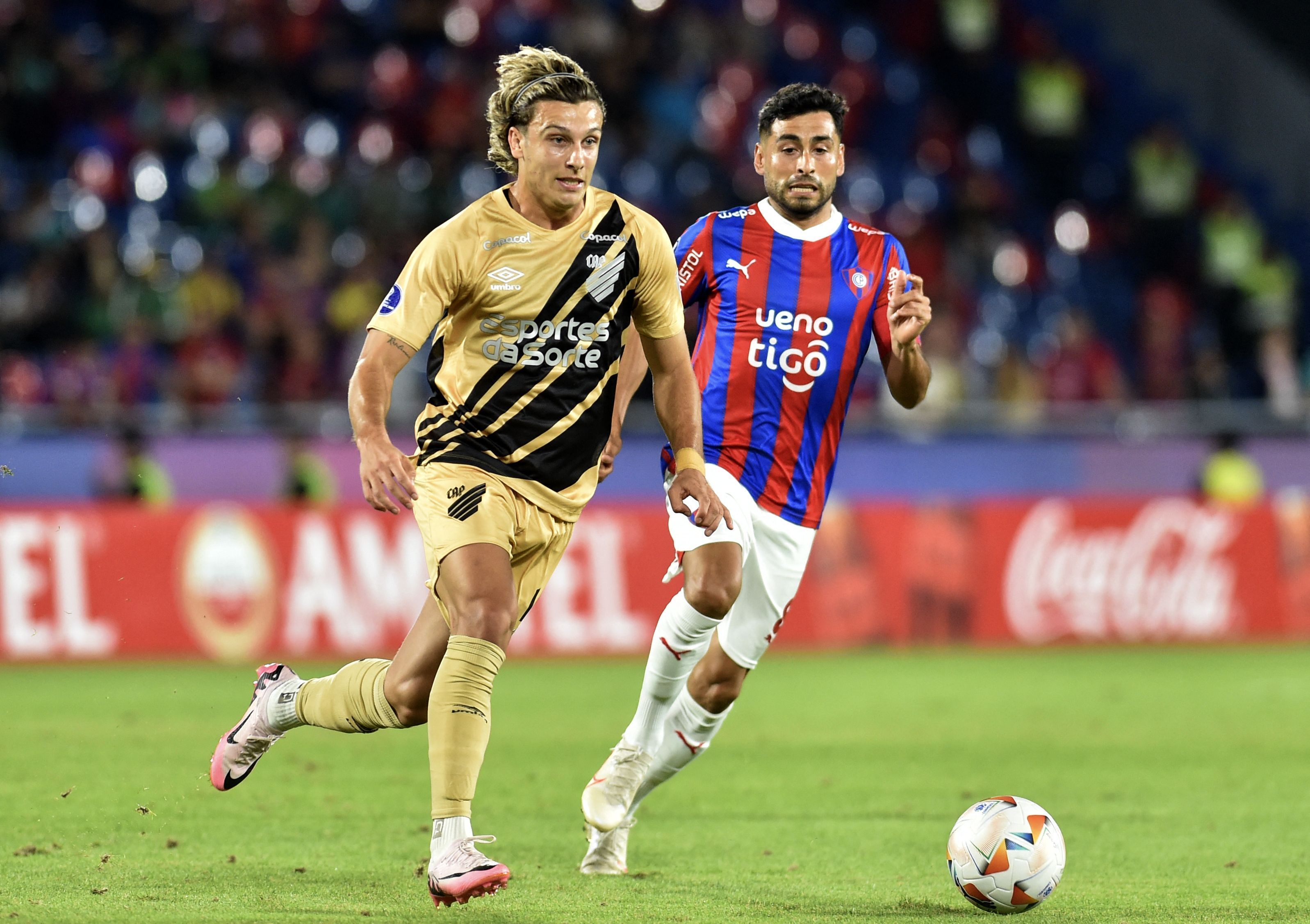 Com pênaltis perdidos, Cerro Porteño e Athletico-PR empatam pelo playoff da Sul-Americana
