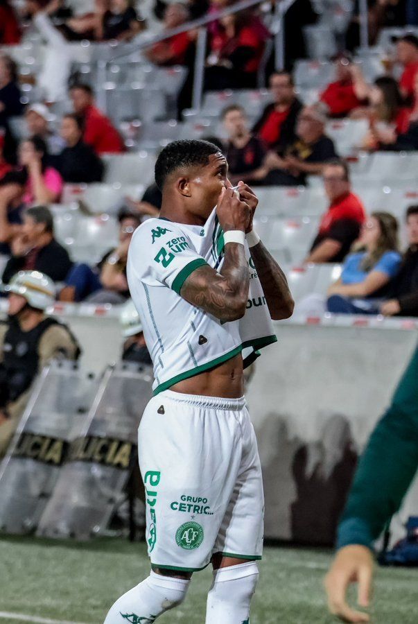 Chapecoense anuncia saída de atacante para o futebol japonês