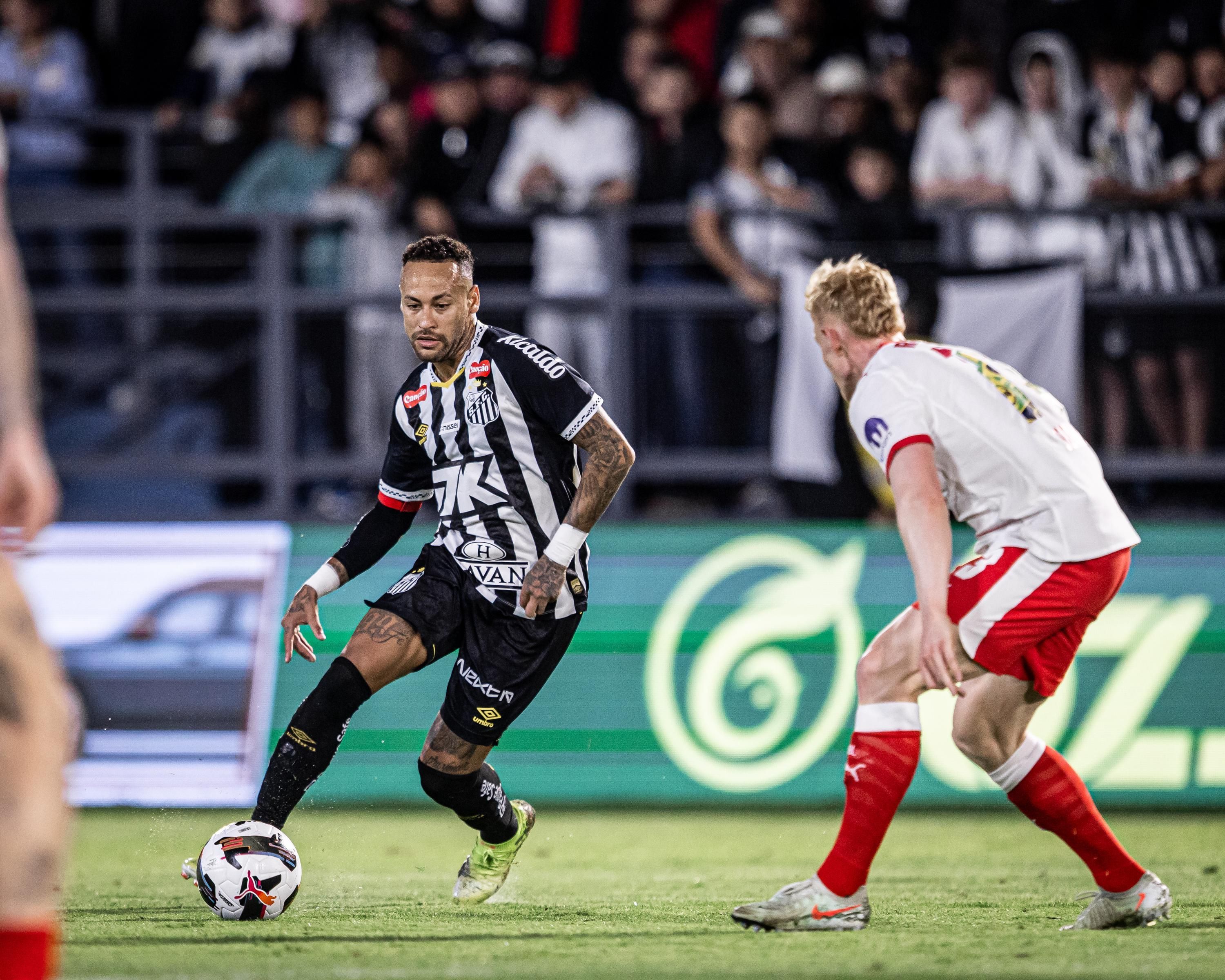 Com Neymar, Santos perde amistoso para o RB Leipzig em Bragança Paulista