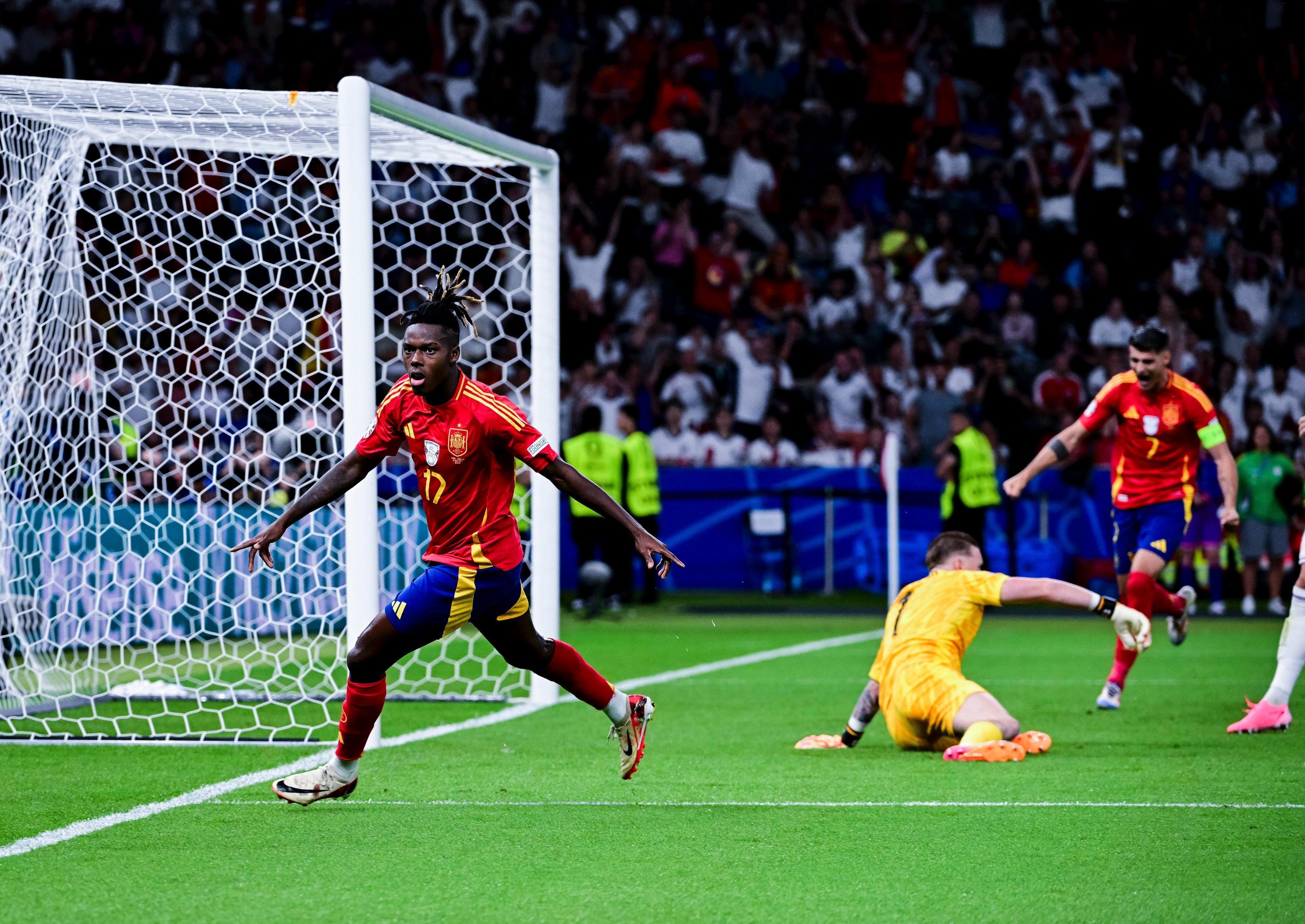 Espanha marca no fim, vence a Inglaterra e conquista o tetra da Eurocopa