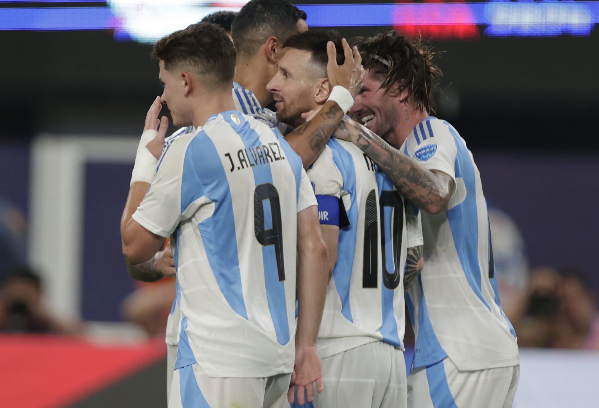 Messi desencanta, Argentina vence Canadá e vai à final da Copa América