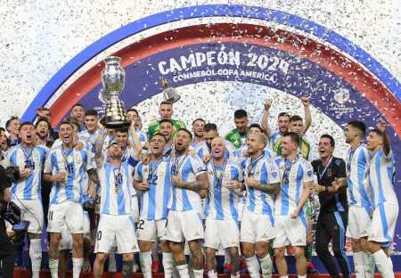 Argentina levanta a taça de campeã da Copa América 2024