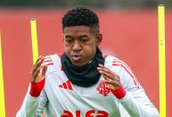 Clubes da Europa voltam a sondar zagueiro Vitão, do Internacional