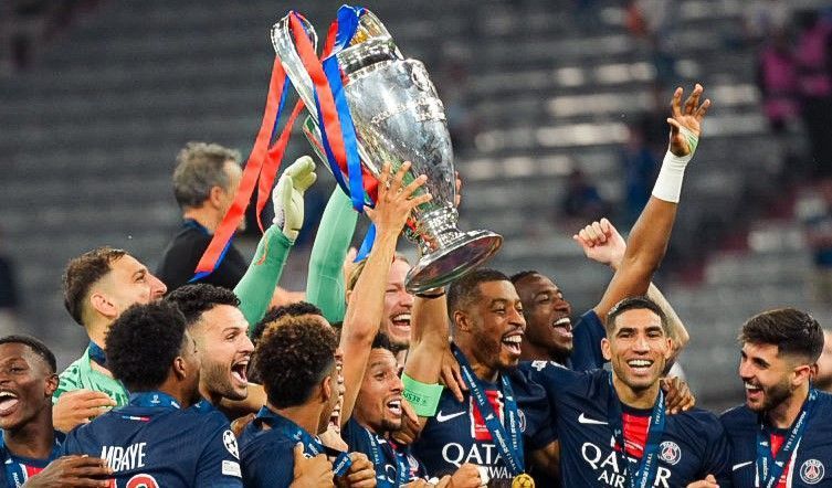 Ídolo do Atlético, Ronaldinho reage ao título do PSG na Champions League; veja