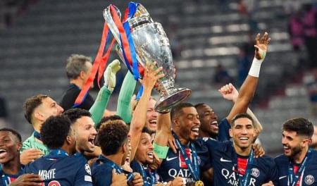 Jogadores do PSG celebram título da Champions League