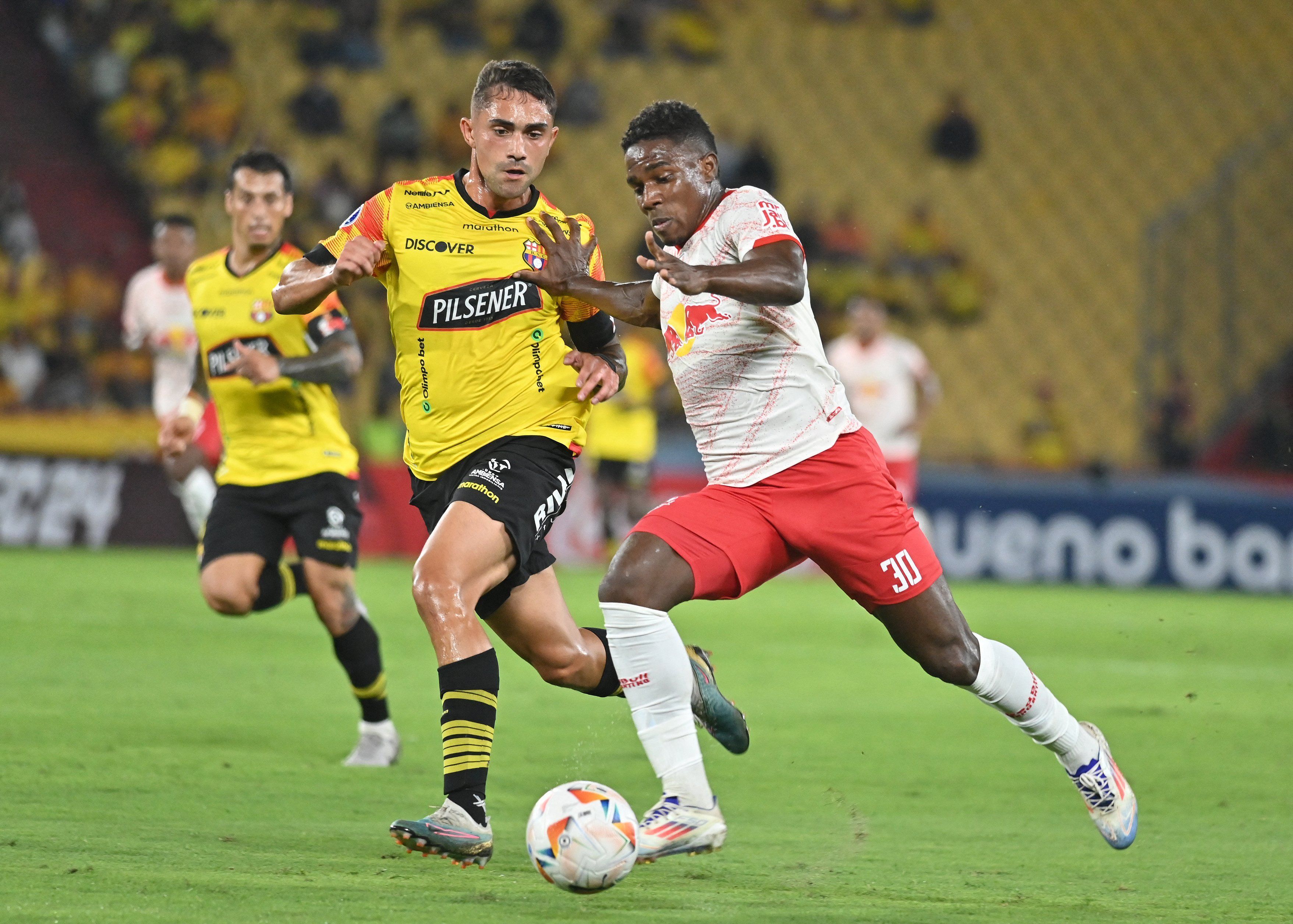 Bragantino sai na frente, mas fica no empate com Barcelona pelo playoff da Sul-Americana