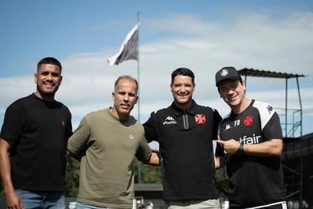 Thiago Neves se despede de estágio no Vasco