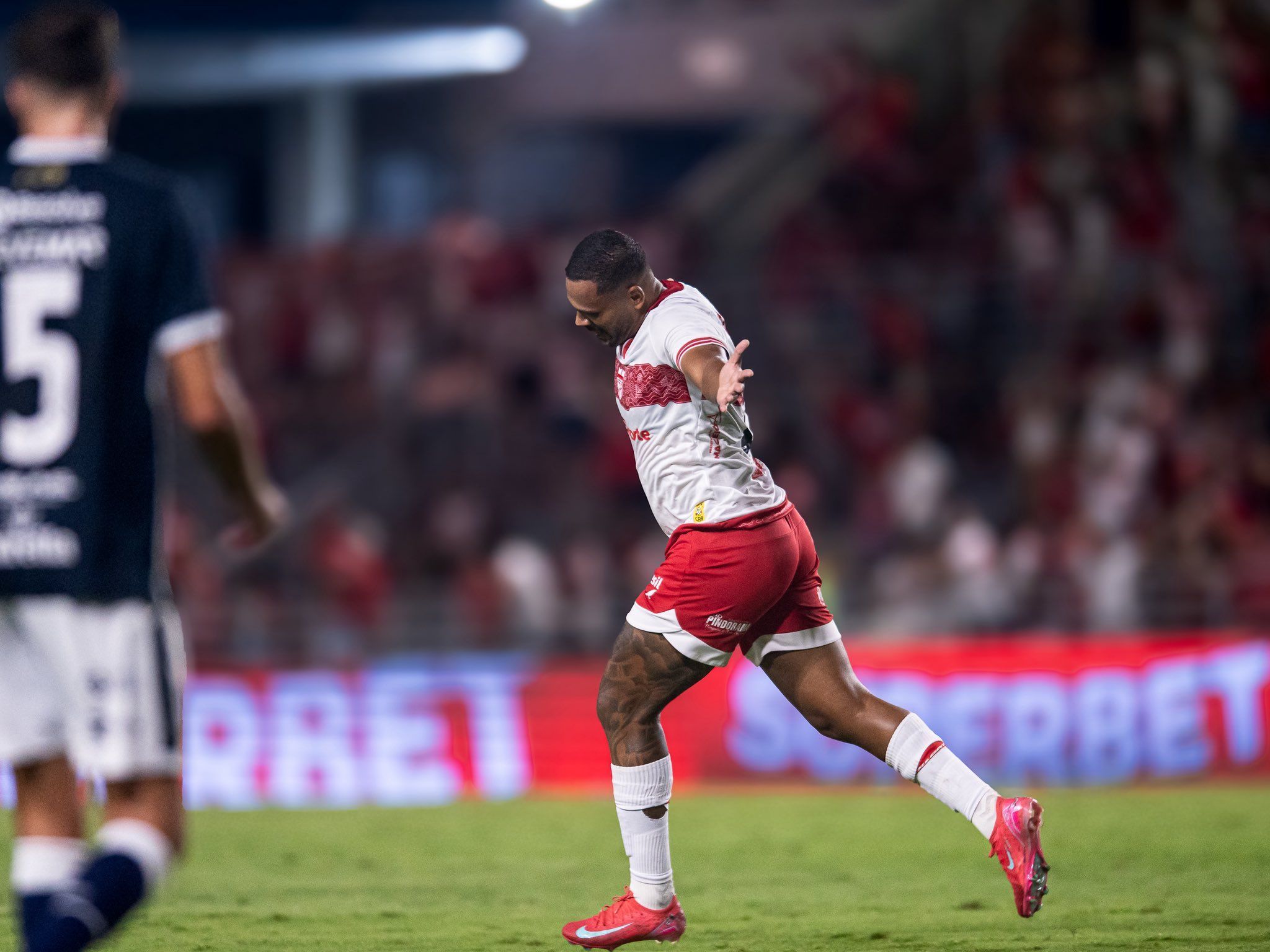 CRB bate o Remo em confronto direto e encosta no G4 da Série B