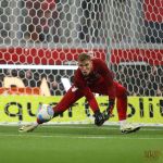 Goleiro do Athletico rebate críticas de Renato, do Grêmio, ao gramado da Arena