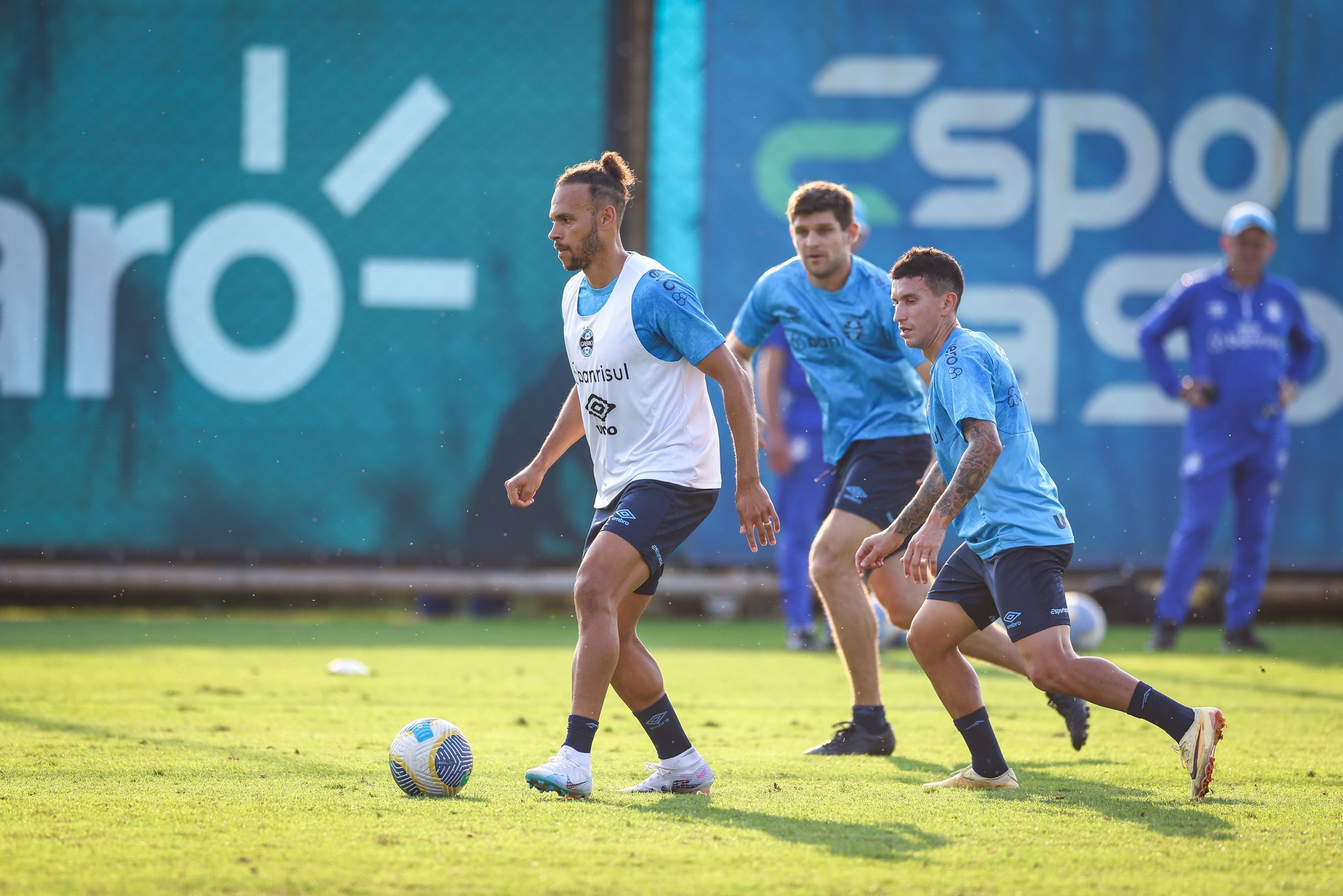 Braithwaite treina pela primeira vez no Grêmio e pode reforçar time