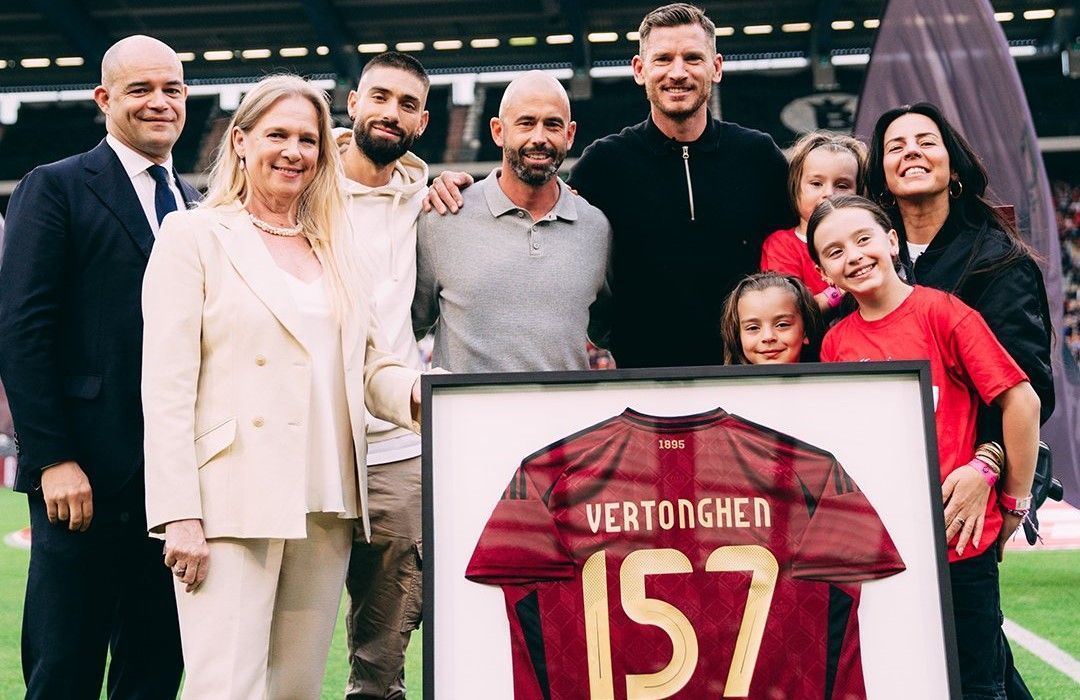 Nome histórico da Bélgica, zagueiro é homenageado antes de jogo pelas Eliminatórias