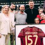 Nome histórico da Bélgica, zagueiro é homenageado antes de jogo pelas Eliminatórias
