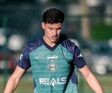 Jean Pedroso estava emprestado ao futebol ucraniano junto ao Coritiba