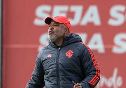 Roger Machado prepara o Inter para enfrentar o Atlético