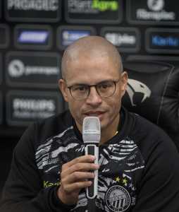 Alex assume o Operário para sequência da Série B