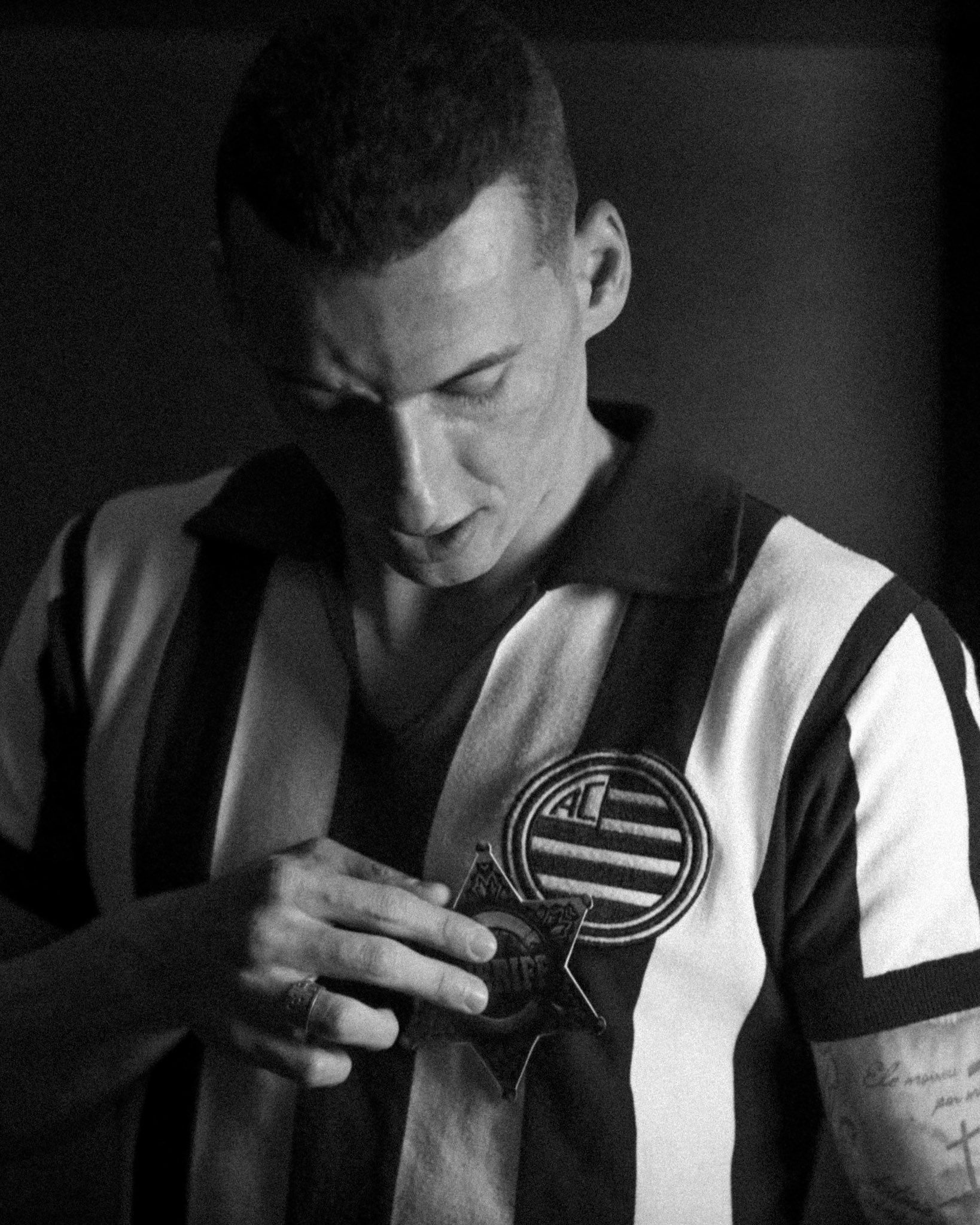 Vice-líder da Série C anuncia contratação de zagueiro revelado pelo Atlético