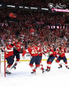 Jogadores do Florida Panthers celebram título da Stanley Cup