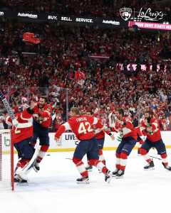 Jogadores do Florida Panthers celebram título da Stanley Cup