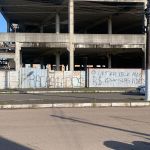 Torcedores protestam e picham no entorno do CT do Inter, em Alvorada