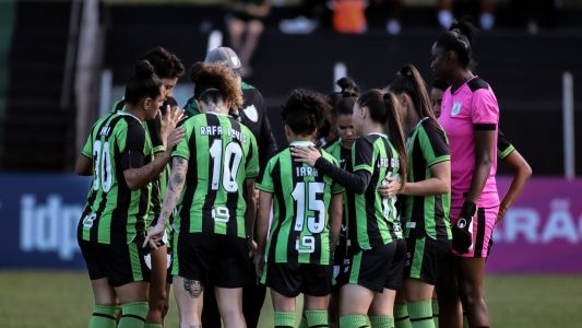 Elenco do América na partida contra a Ferroviária-SP