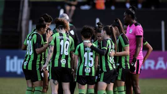Elenco do América na partida contra a Ferroviária-SP