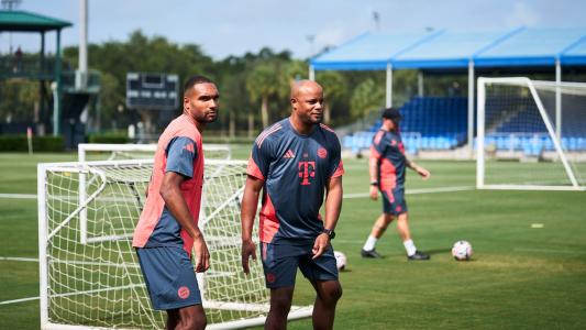 Jonathan Tah e Vincent Kompany em treino do Bayern de Munique