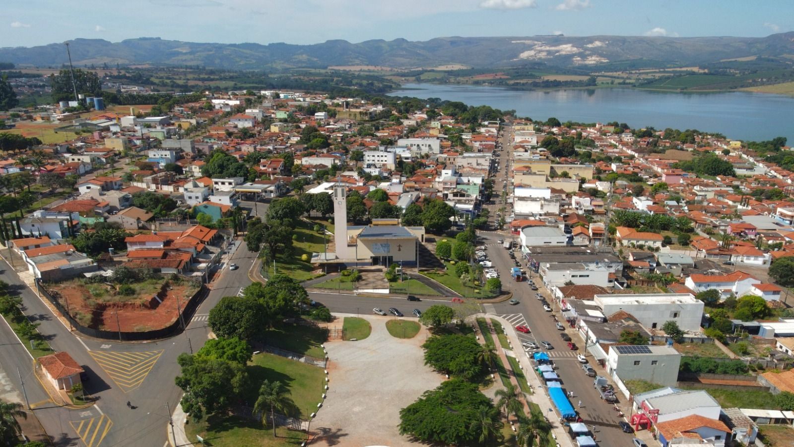 Cidade mineira tem dois prefeitos seguidos afastados e eleitores voltam às urnas no domingo