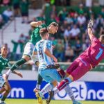 Com gol nos acréscimos, Guarani vence Londrina e 'pega elevador' na Série B