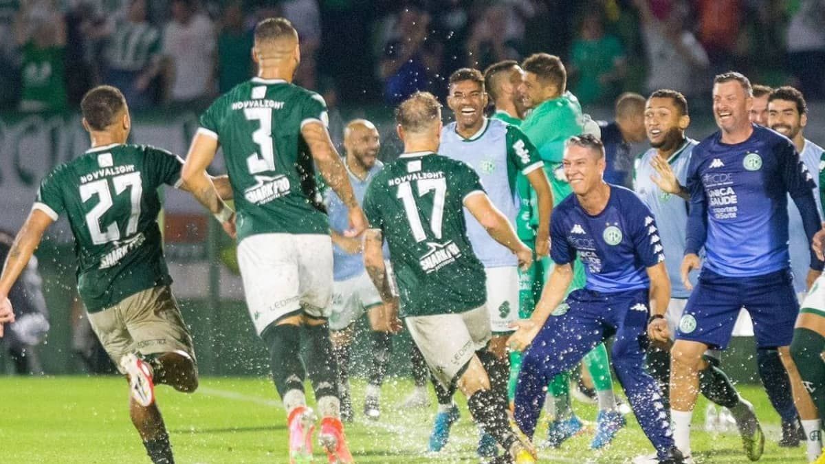 Guarani vence Ponte Preta e se aproxima do G4 da Série B