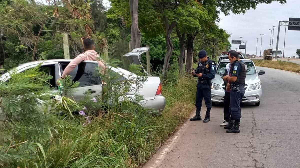 PM embriagado que atropelou guarda municipal no Anel Rodoviário de BH é preso com garrafas de cerveja no carro