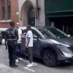 Guardiola é multado e brinca com agente de trânsito: 'Tem que pagar por uma foto'