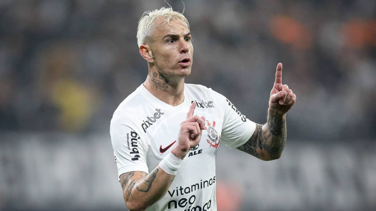Fundo árabe seduz Róger Guedes, que pode deixar o Corinthians