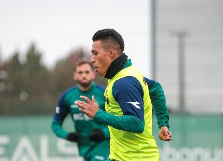Sebastián Gómez deve ser titular do Coritiba contra o Athletico-PR