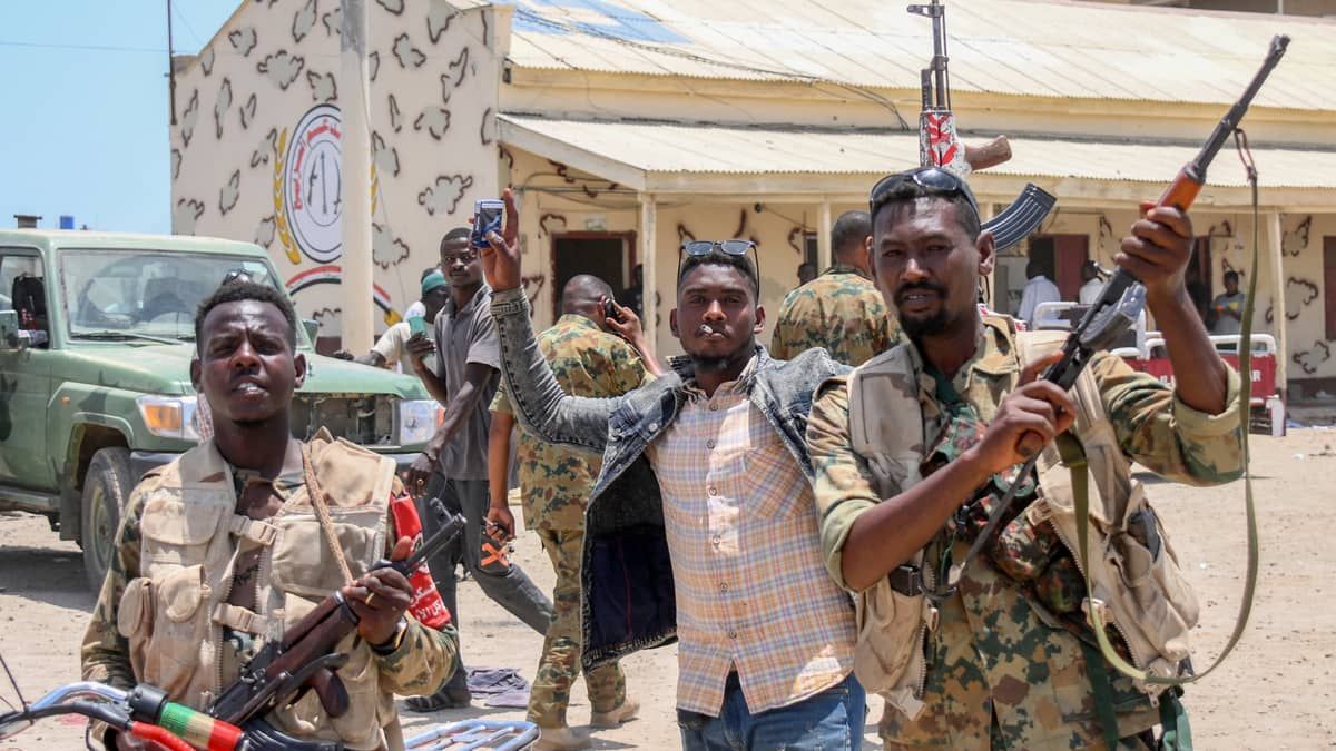 Sudão pede que civis se armem e aumenta temor por 'guerra total' na África