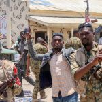 Sudão pede que civis se armem e aumenta temor por 'guerra total' na África