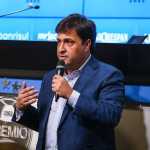 Presidente do Grêmio fala sobre Suárez: 'É grave, está chegando no limite'