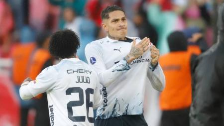 Guerrero brilhou e fez dois gols na semifinal da Copa Sul-Americana