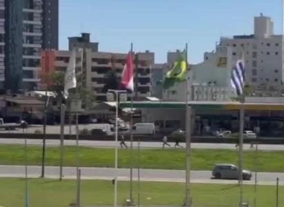 Torcedores do Santos correram pela estrada da BR-101 para realizar emboscada contra organizadas do Internacional