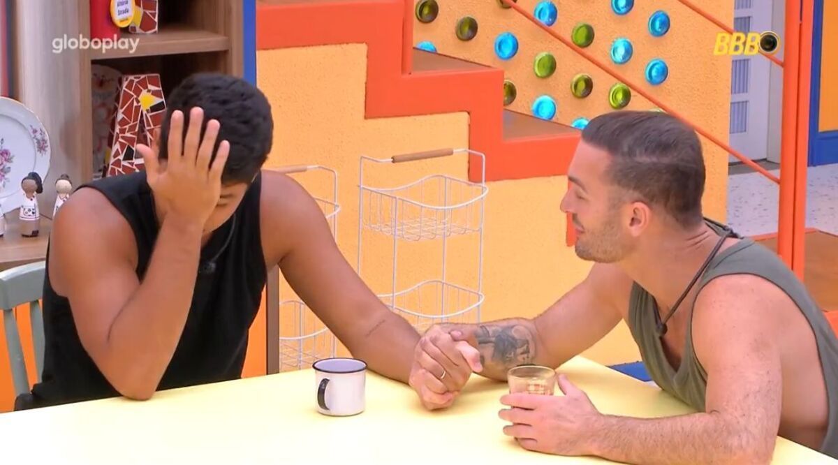 Emparedado no BBB 25, Guilherme chora e recebe apoio de Diego Hypolito: 'Vejo você na final'
